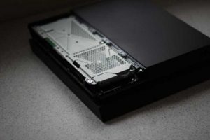 [Dúvida] Trocar o HD do PS4, viola a garantia do console?