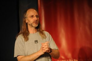 Diretor Criativo da EA deixa companhia após mais de 30 anos