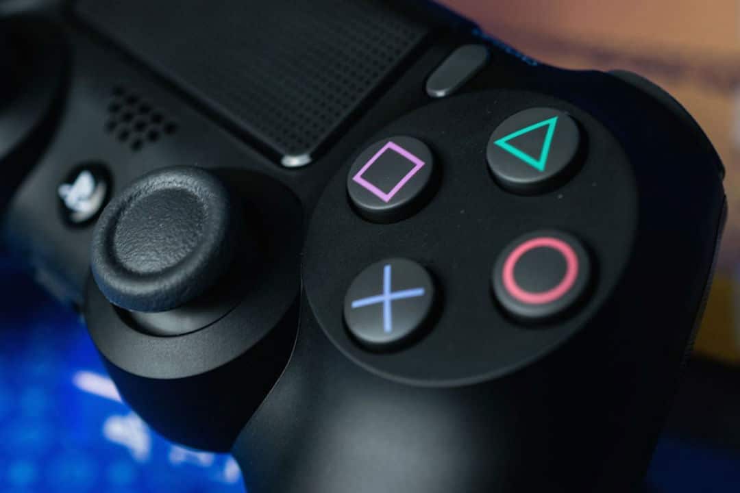 PlayStation França indica DualShock 5 compatível com PS4