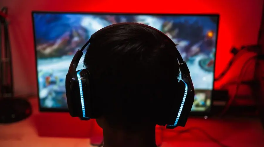 Jogadores poderão reportar abuso via chat de voz no PS5, anuncia Sony