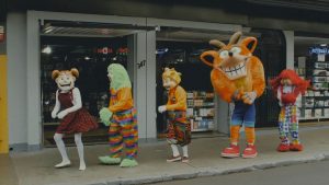 O QUÊ? Crash Bandicoot encontra Carreta Furacão em comercial