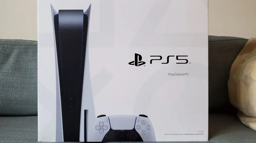Caixa do PS5 vem com instruções de transferência de dados do PS4