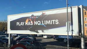“Jogar Não Tem Limites”: publicidades do PS5 se espalham por Londres