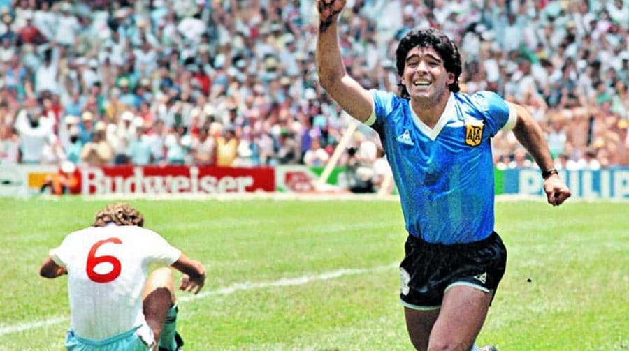 Gol antológico de Diego Maradona é reproduzido em PES 2021