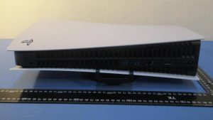 Modelo original do PS5 era ainda maior que o atual, diz designer