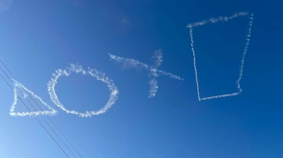 Símbolos da PlayStation são desenhados no céu da Suécia