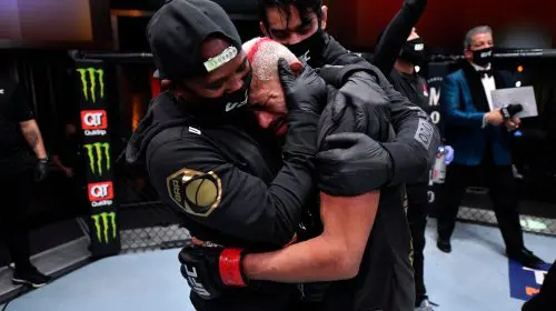 Deus da Guerra: inspirado em Kratos, brasileiro defende cinturão no UFC