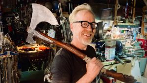 God of War: ex-caçador de mito recria o machado de Kratos na vida real