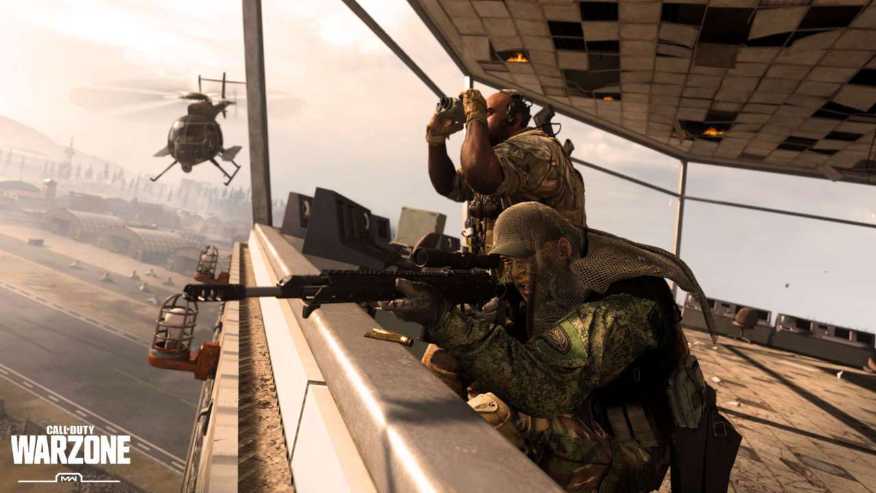 Imagem do jogo Call of Duty: Warzone com um homem armado mirando em um inimigo