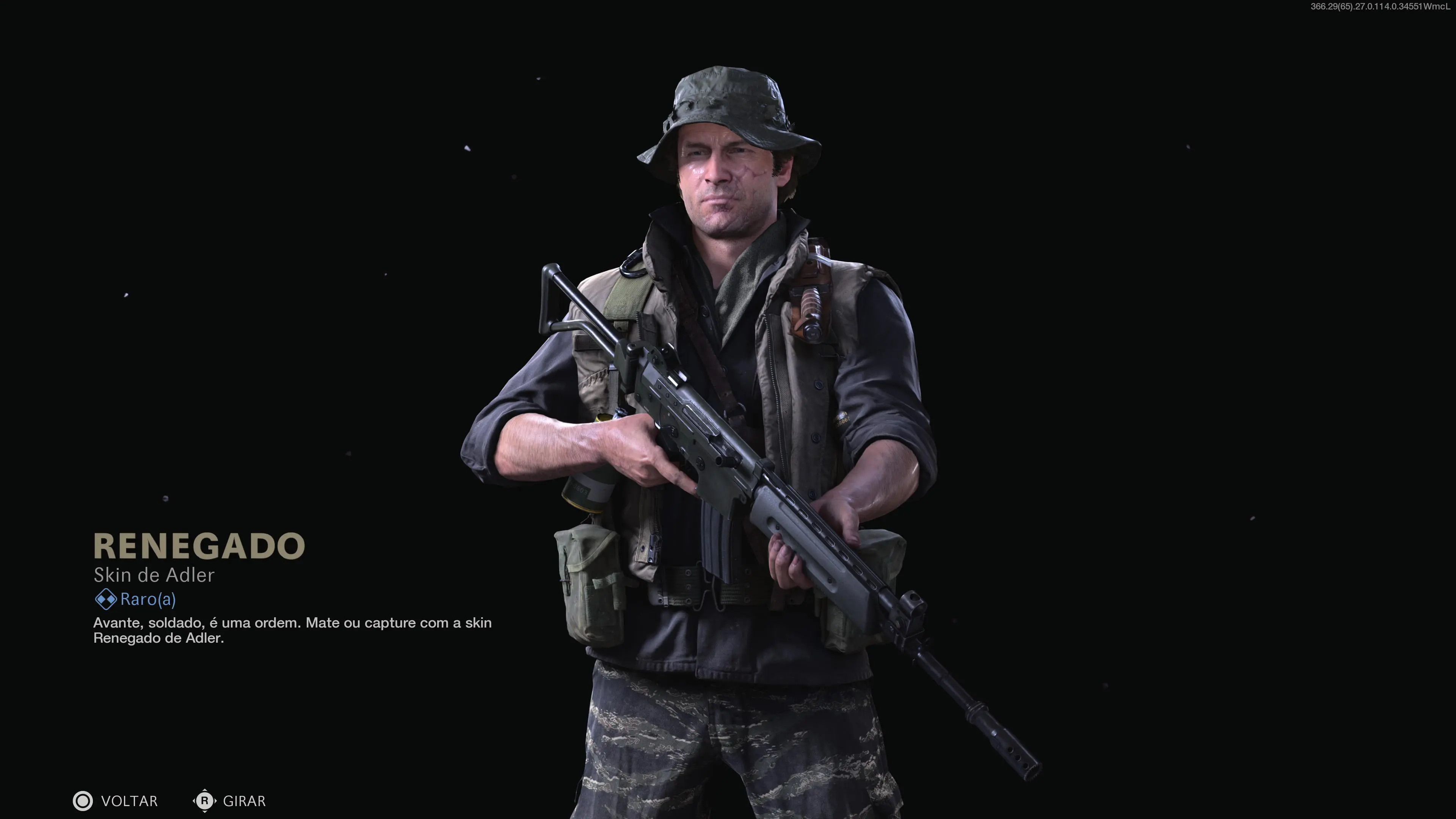 Operador Adler de Call of Duty com uma roupa escura e camuflada, segurando uma arma e de chapéu