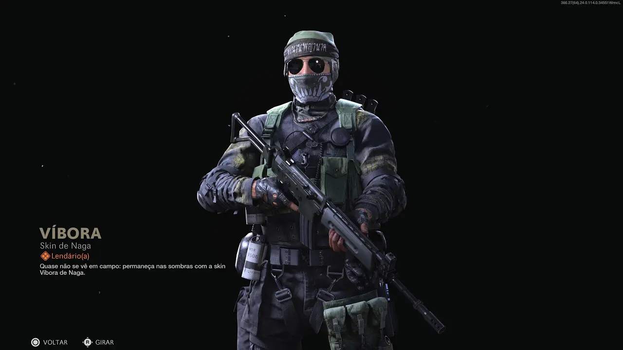 Operador Naga de Call of Duty com a skin Víbora, segurando uma arma e com uma máscara tampando uma parte do rosto, com óculos e bandana na cabeça