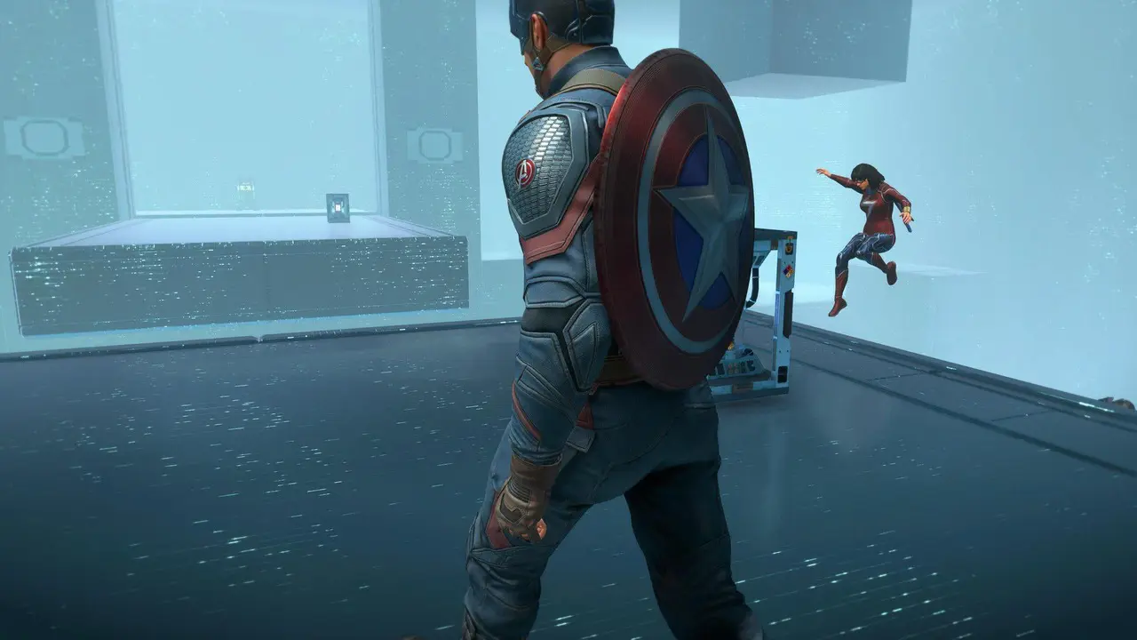Imagem do Capitão América em Marvel's Avengers de lado andando com o seu escudo nas costas