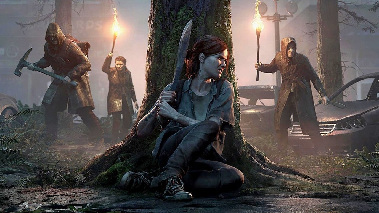 The Last of Us Part II, jogo de PlayStation - Ellie sentada a espreita de uma árvore enquanto inimigos se aproximam