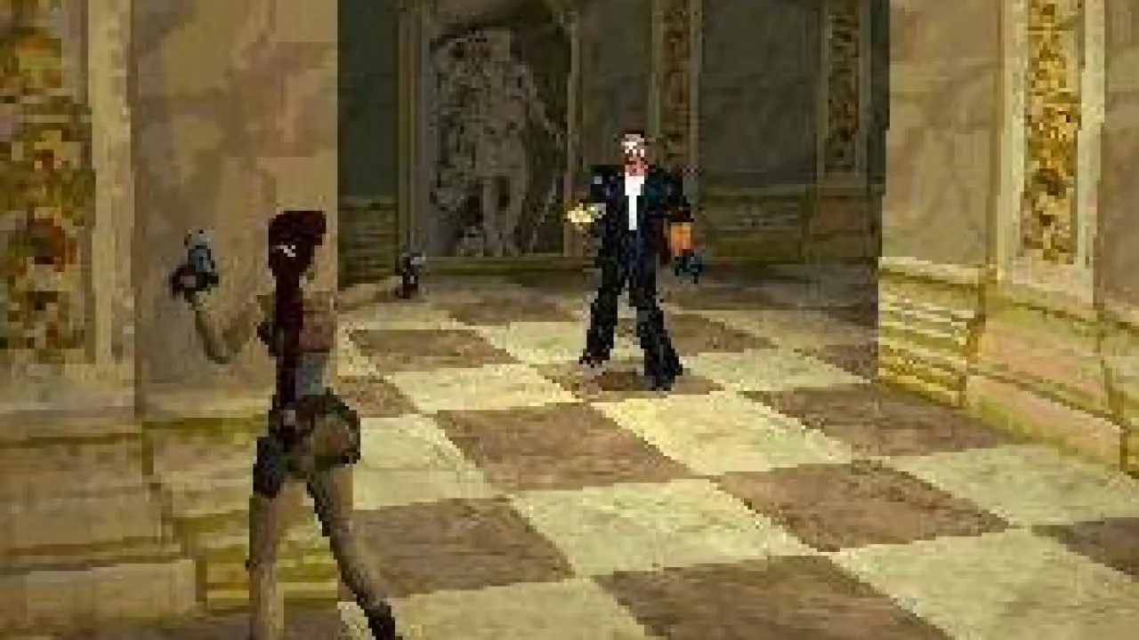 Tomb Raider 2 - 10 melhores jogos de PlayStation 1 - Lara Croft apontando sua pistola para um homem de terno