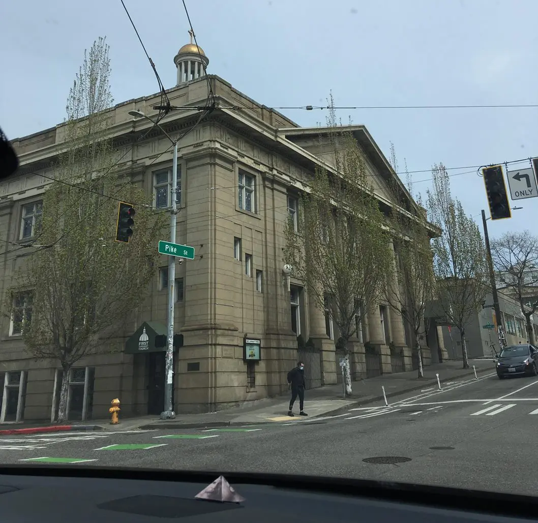 Rua do centro de Seattle, que é reproduzido no jogo The Last of Us 2.