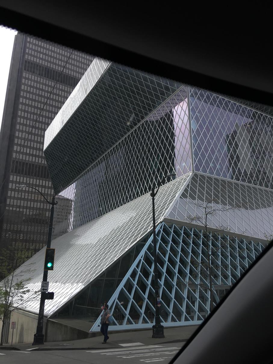 Prédio de vidro do centro de Seattle, que é reproduzido no jogo The Last of Us 2