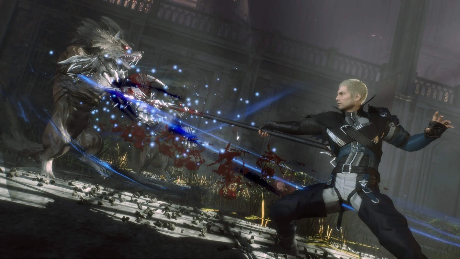 Imagem do jogo Stranger of Paradise: Final Fantasy Origin com o protagonista usando uma lança contra um inimigo