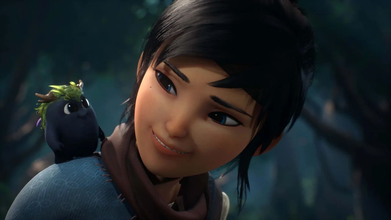 Imagem de capa de Kena: Bridge of Spirits com a protagonista sorrindo para um Rot em seu ombro