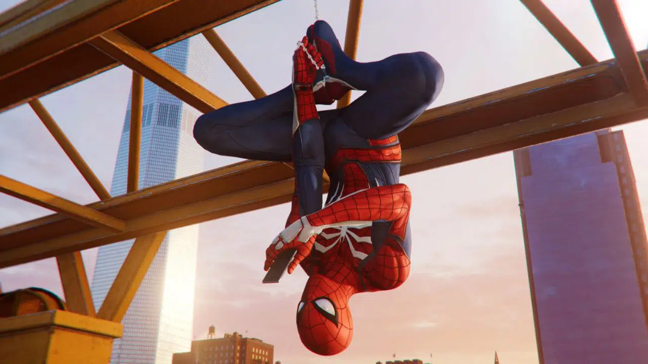 Homem-Aranha pendurado de cabeça pra baixo em Marvel's Spider-Man