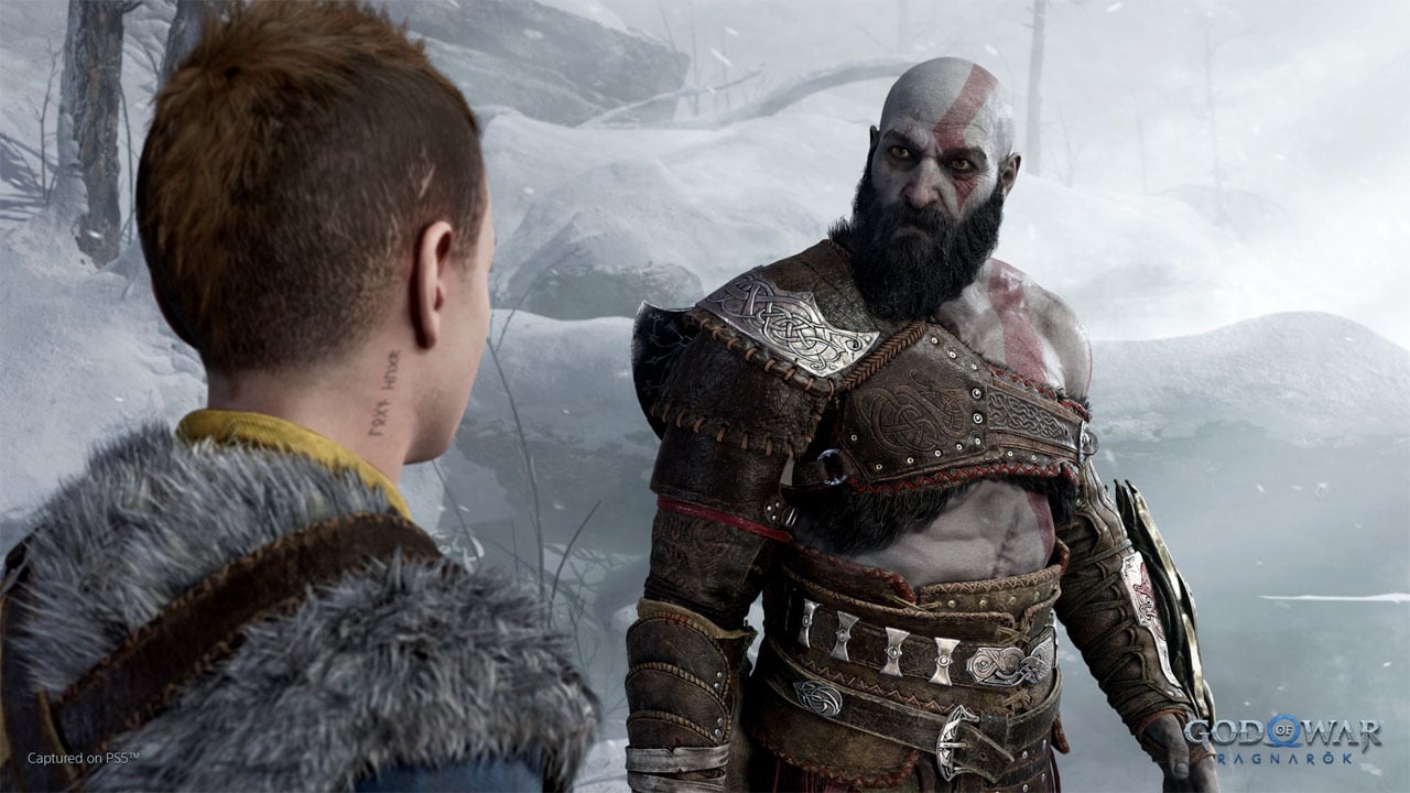 Imagem de capa de Kratos e Atreus se olhando em trailer de gameplay de God of War Ragnarok
