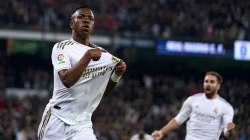 PlayStation recria golaço de Vinícius Jr. na Champions League com o DualSense