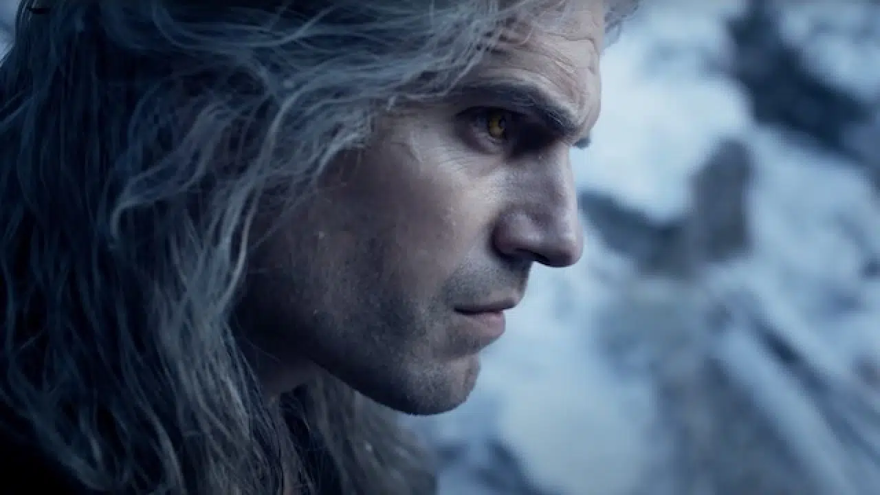 Geralt de Rívia (Henry Cavill) encarando algo em The Witcher da Netflix