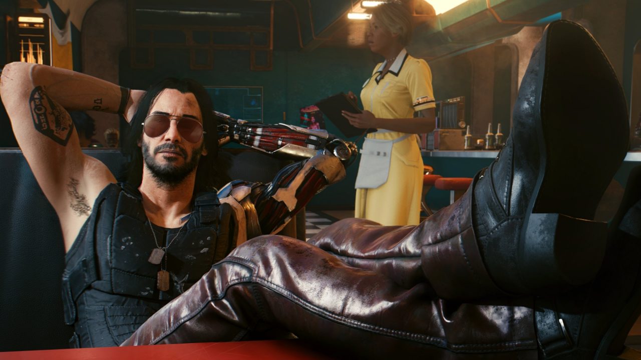 Cyberpunk 2077 de PS5: Johnny Silverhand sentado com as pernas na mesa de uma lanchonete