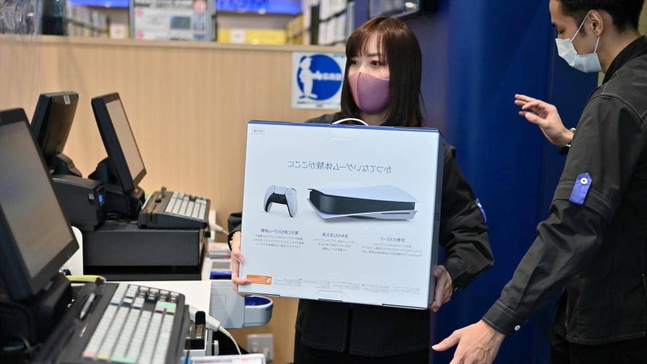 Loja japonesa vendendo o PS5.