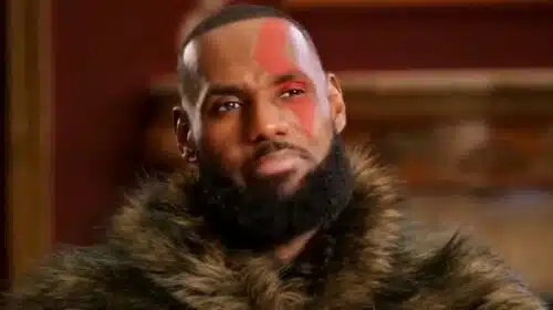 LeBron James vira Kratos em nova ação promocional de God of War Ragnarok