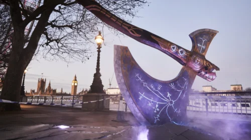 Ao vivo mesmo: Sony coloca machado gigante de Kratos em Londres