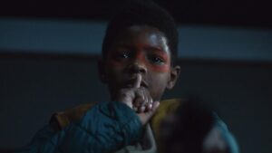 Ator de Sam da série de The Last of Us encontra ídolo e se emociona; veja o vídeo