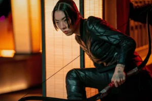 Cantora e atriz de John Wick 4, Rina Sawayama é fã de PlayStation