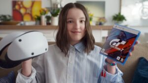 Bella Ramsey, de The Last of Us, estrela comercial de Gran Turismo 7 no PS VR2