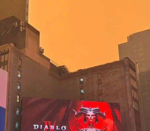 Inferno? Outdoor de Diablo IV em Nova York viraliza após queimadas