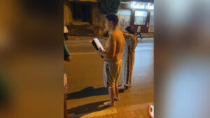 Homem viraliza ao “salvar” PS5 em terremoto no Marrocos