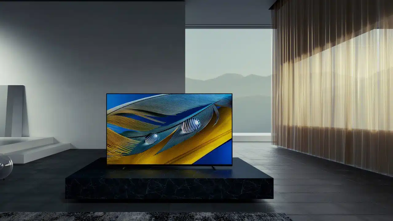 imagem com uma televisão Sony Bravia XR em uma sala chique e com cores cruas