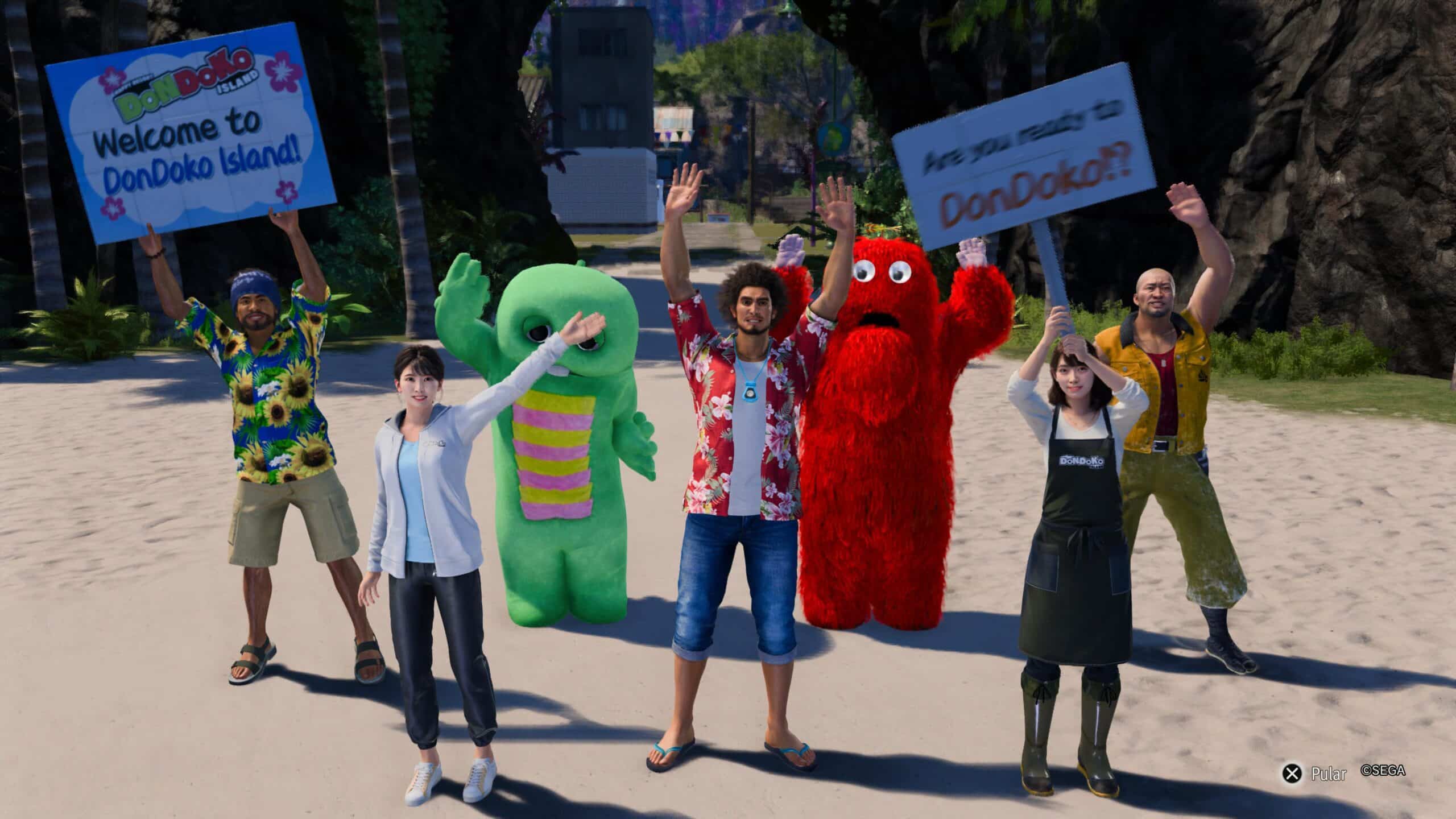 Pessoas com faixas e placas de boas-vindas a resort em Like a Dragon: Infinite Wealth