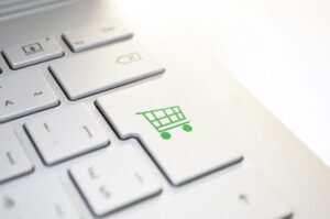 85% dos brasileiros com internet já compraram online