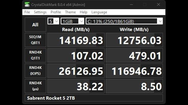 Sabrent rompe a barreira dos 14 GB/s com seu novo SSD Rocket 5 1 Imagem mostra resultados de benchmark para o novo SSD Rocket 5 de 2TB da Sabrent.