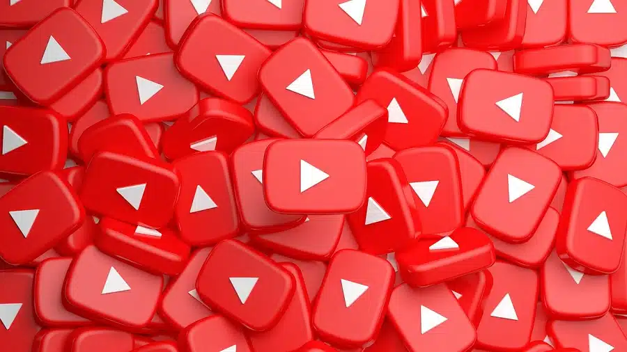 Várias logos do YouTube juntas em imagem abstrata.