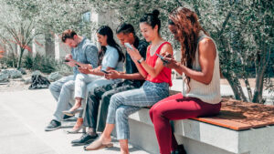 Celular continua sendo o meio mais usado para jogar no Brasil