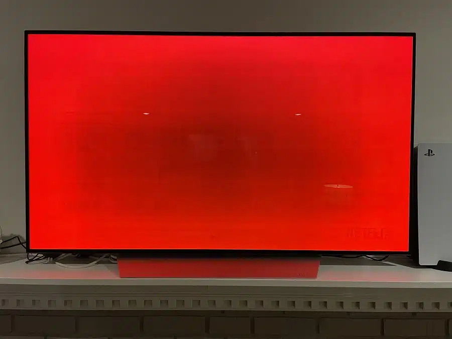 Fotografia de uma TV mostrando o efeito de burn-in.