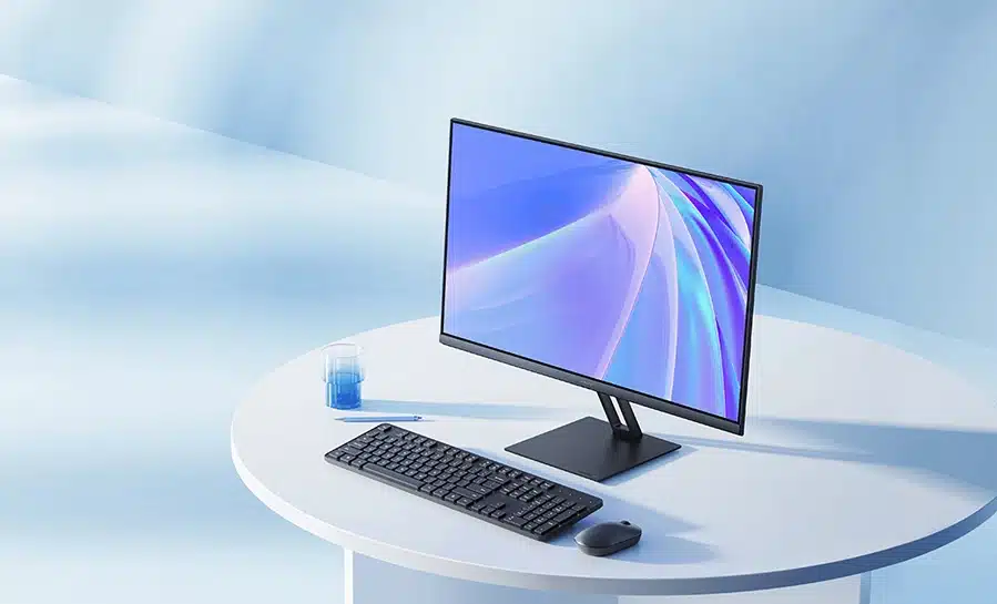 Imagem estilizada do novo monitor da Xiaomi, acompanhado de teclado e mouse.