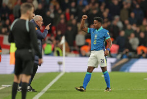 “Jogava no FIFA”, diz estrela da Seleção após gol em Wembley