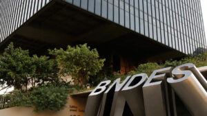BNDES investe R$ 290 milhões na Adata para produção de chips no Brasil