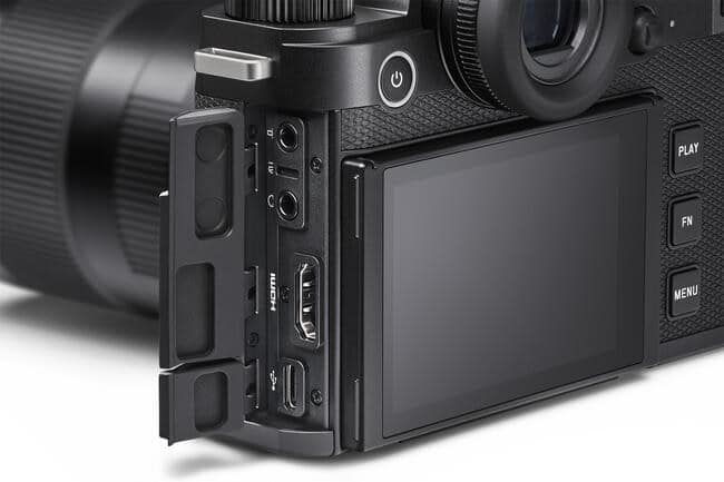 Foto mostra conexões de um dos lados da SL3. 