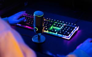JBL lança microfone Quantum Stream Studio para streamers e gamers