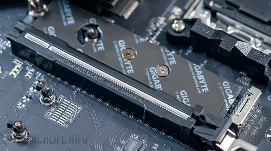 Gigabyte anuncia placa com slot para novas GPUs que aguenta até 58kg