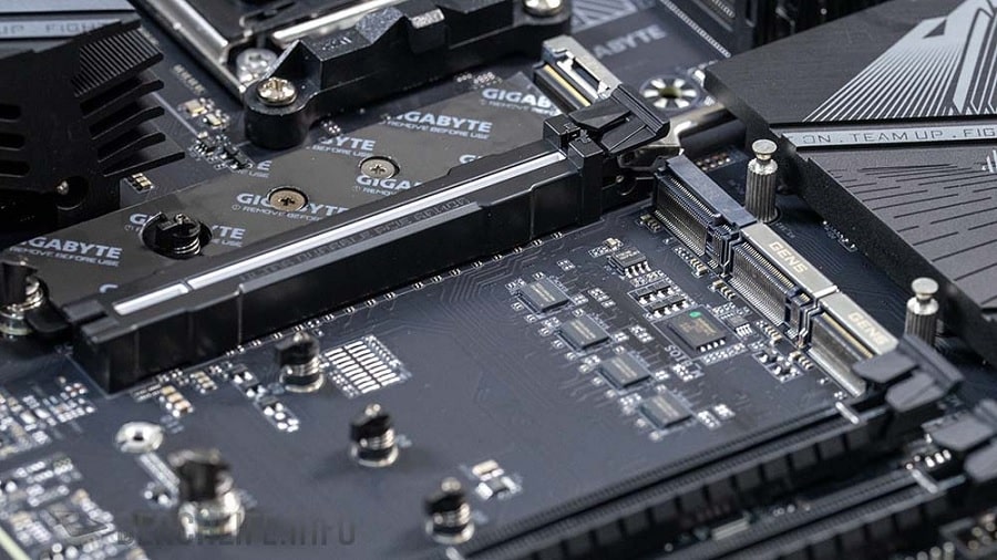 Imagem do slot reforçado da nova placa da Gigabyte.