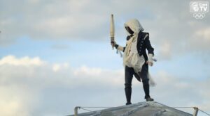 Arno, é você? Internautas veem Assassin’s Creed na Abertura das Olimpíadas